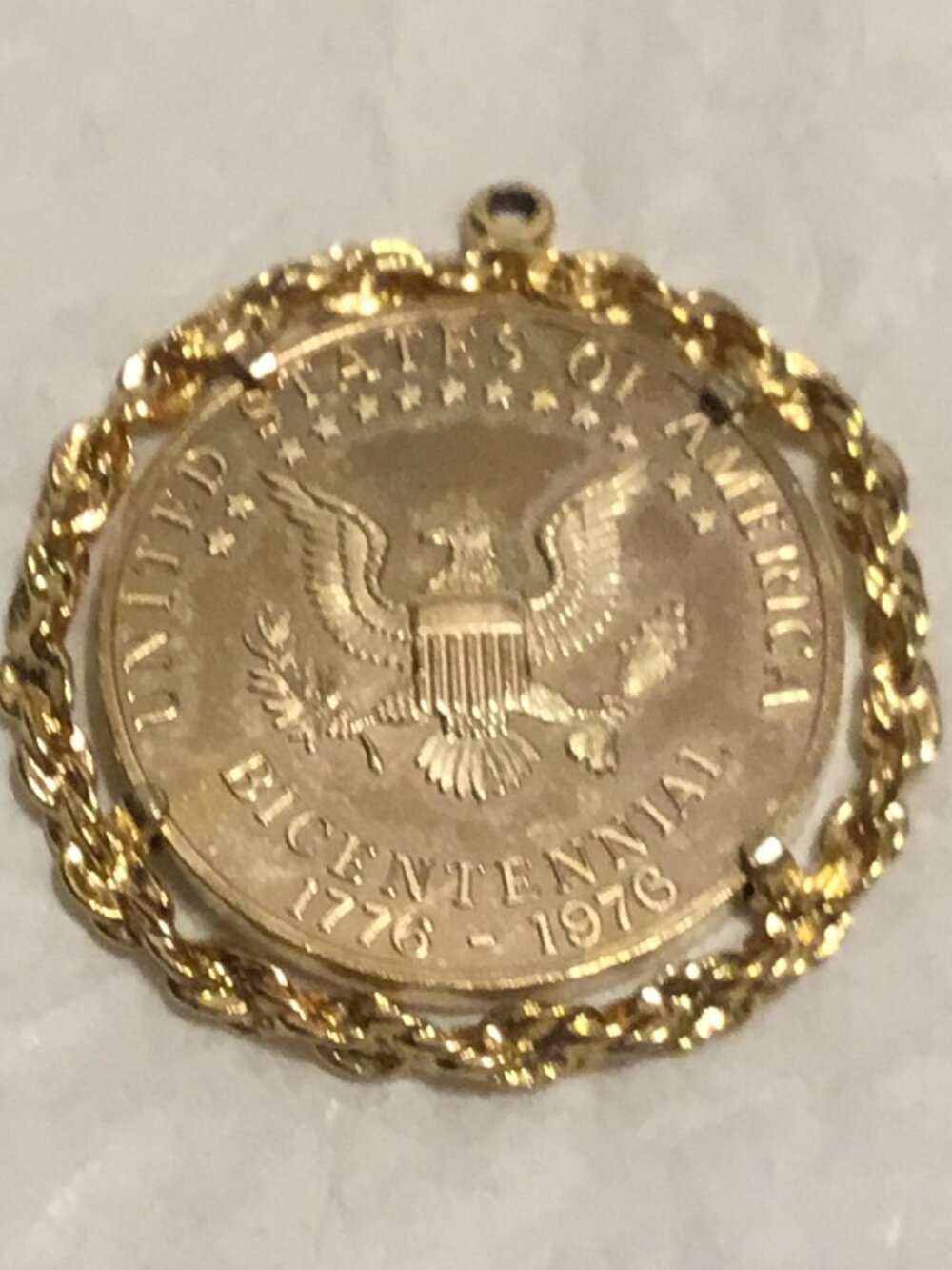 Vintage Avon 1776-1976 gold liberty head coin pendant - Picture 4 of 4